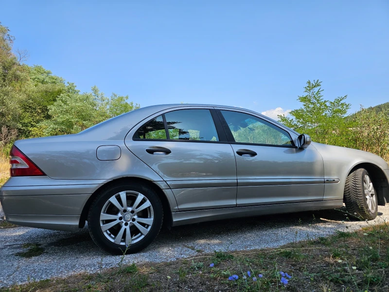 Mercedes-Benz C 220, снимка 5 - Автомобили и джипове - 52689713