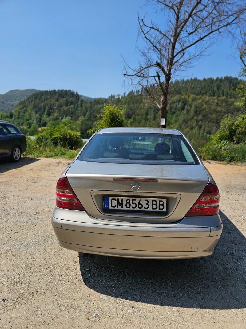 Mercedes-Benz C 220, снимка 8 - Автомобили и джипове - 52689713