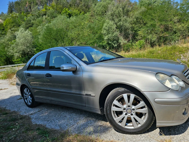 Mercedes-Benz C 220, снимка 6 - Автомобили и джипове - 52689713