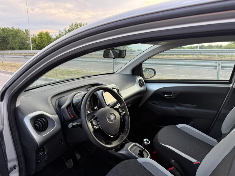 Toyota Aygo 1.0VVT-I* АВТОМАТИК* LED* NAVI* БЕЗУПРЕЧНА* EURO6B, снимка 7 - Автомобили и джипове - 51408200