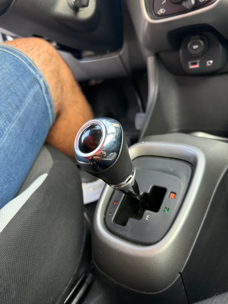 Toyota Aygo 1.0VVT-I* АВТОМАТИК* LED* NAVI* БЕЗУПРЕЧНА* EURO6B, снимка 12 - Автомобили и джипове - 51408200