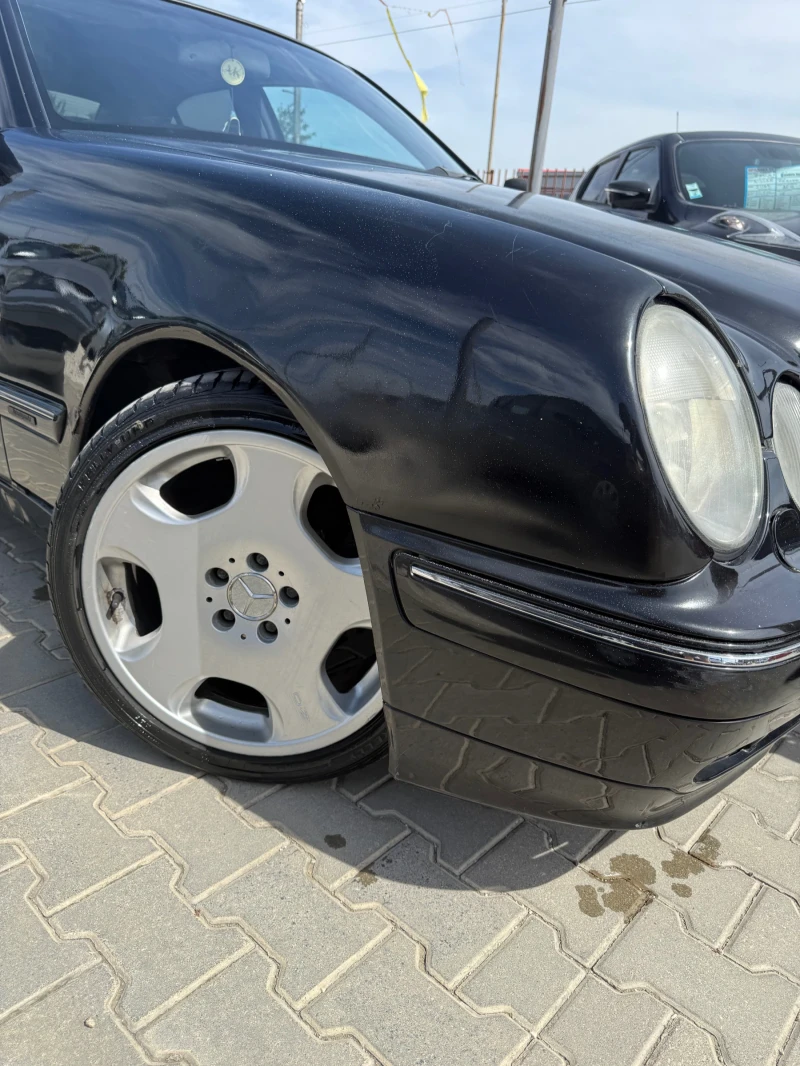 Mercedes-Benz E 320 Обслужен* 3.2* Нови гуми* Топ Състояние* Клима* , снимка 4 - Автомобили и джипове - 51638330