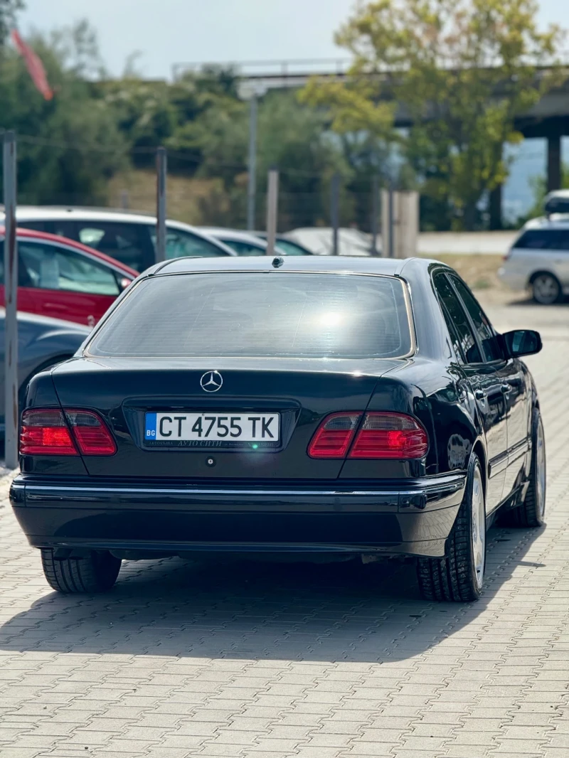 Mercedes-Benz E 320 Обслужен* 3.2* Нови гуми* Топ Състояние* Клима* , снимка 7 - Автомобили и джипове - 51638330