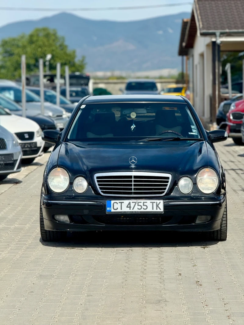 Mercedes-Benz E 320 Обслужен* 3.2* Нови гуми* Топ Състояние* Клима* , снимка 2 - Автомобили и джипове - 51638330