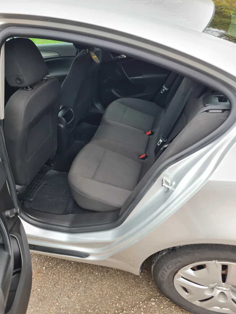 Opel Insignia 1.8куб.140к.с. 2011г. , снимка 5 - Автомобили и джипове - 52295722