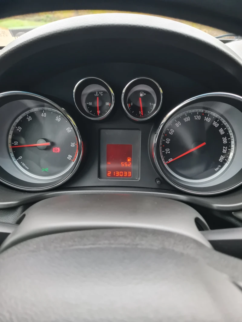 Opel Insignia 1.8куб.140к.с. 2011г. , снимка 9 - Автомобили и джипове - 52295722