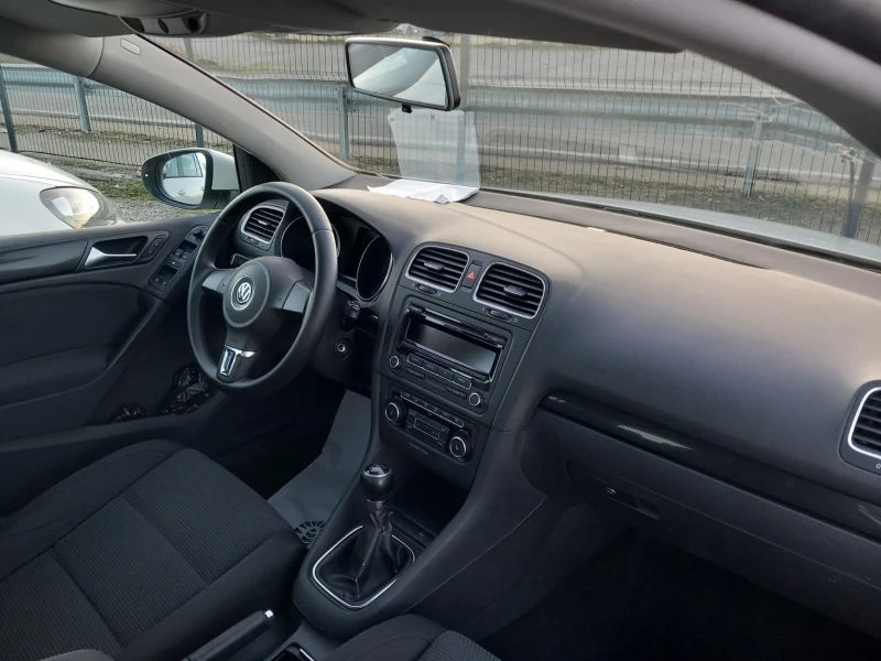 VW Golf 1.6TDI, снимка 10 - Автомобили и джипове - 52914271