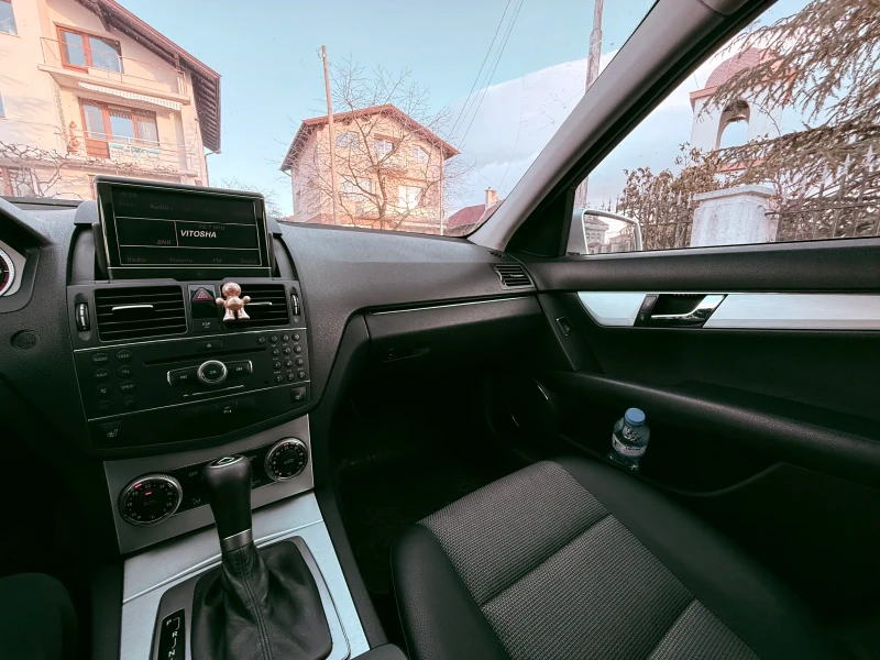 Mercedes-Benz C 320 V6, снимка 11 - Автомобили и джипове - 53196122