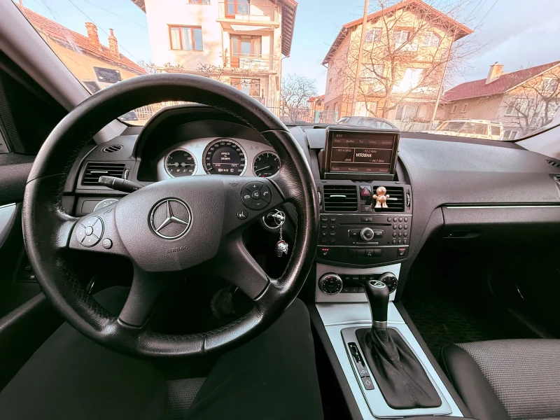 Mercedes-Benz C 320 V6, снимка 10 - Автомобили и джипове - 53196122