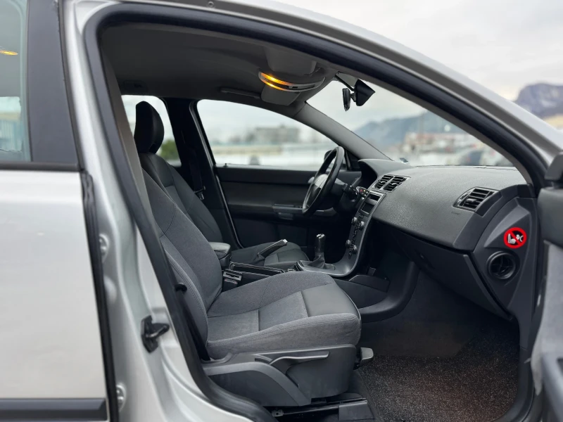 Volvo V50 1.6HDI/ИТАЛИЯ, снимка 11 - Автомобили и джипове - 53095605