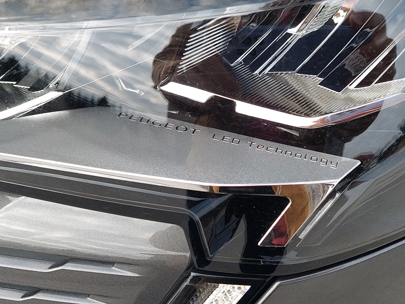 Peugeot 3008 New Line GT 1.6 Plug-in HYBRID e-EAT8, снимка 14 - Автомобили и джипове - 53257315