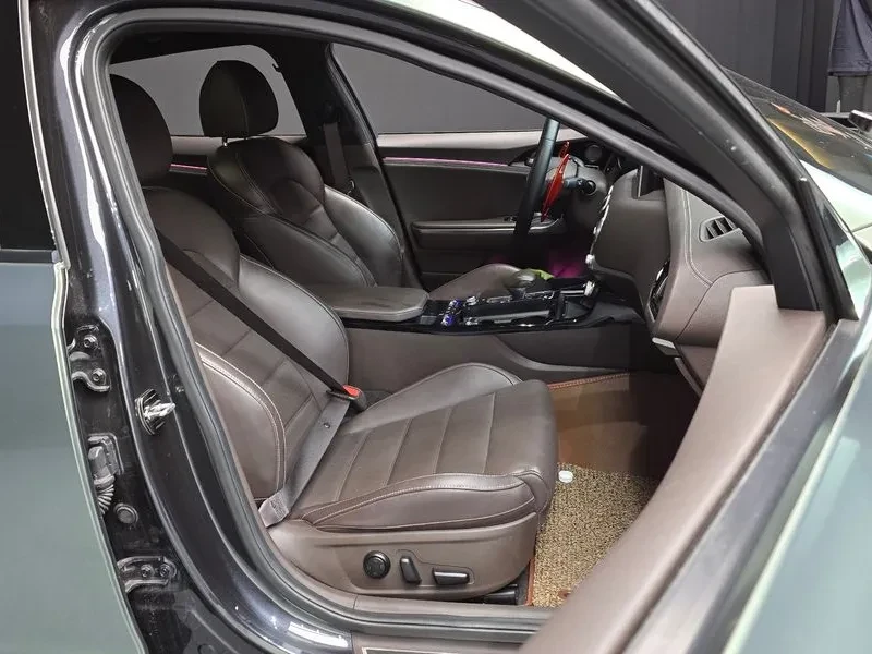 Kia Stinger 2.0 Turbo 2Wd Platinum, снимка 12 - Автомобили и джипове - 55652435