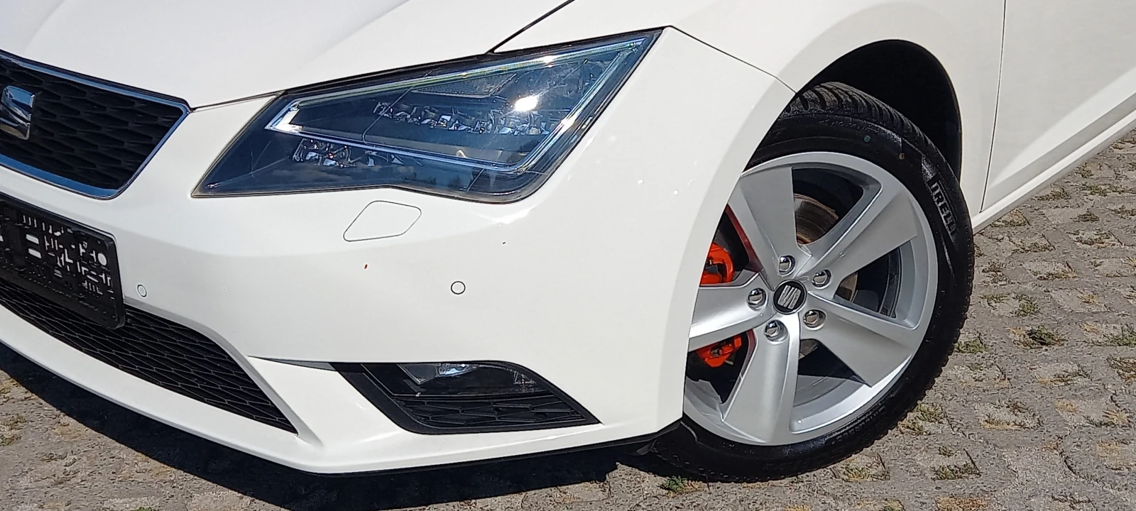 Seat Leon 2.0TDi FR SPORT ИЗКЛЮЧИТЕЛН СЕРВ КНИЖК ОБСЛУЖН НОВ - изображение 3