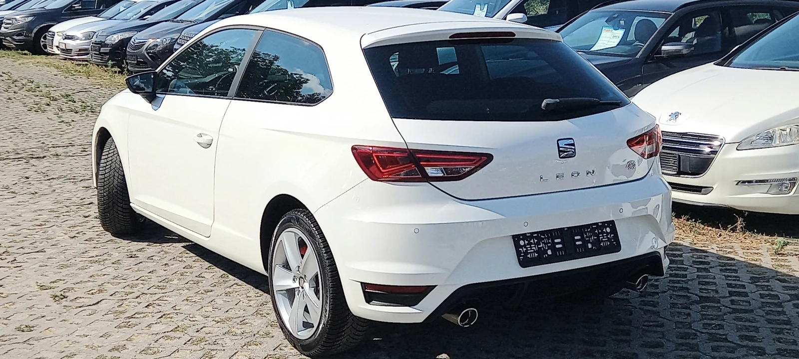 Seat Leon 2.0TDi FR SPORT ИЗКЛЮЧИТЕЛН СЕРВ КНИЖК ОБСЛУЖН НОВ - изображение 4