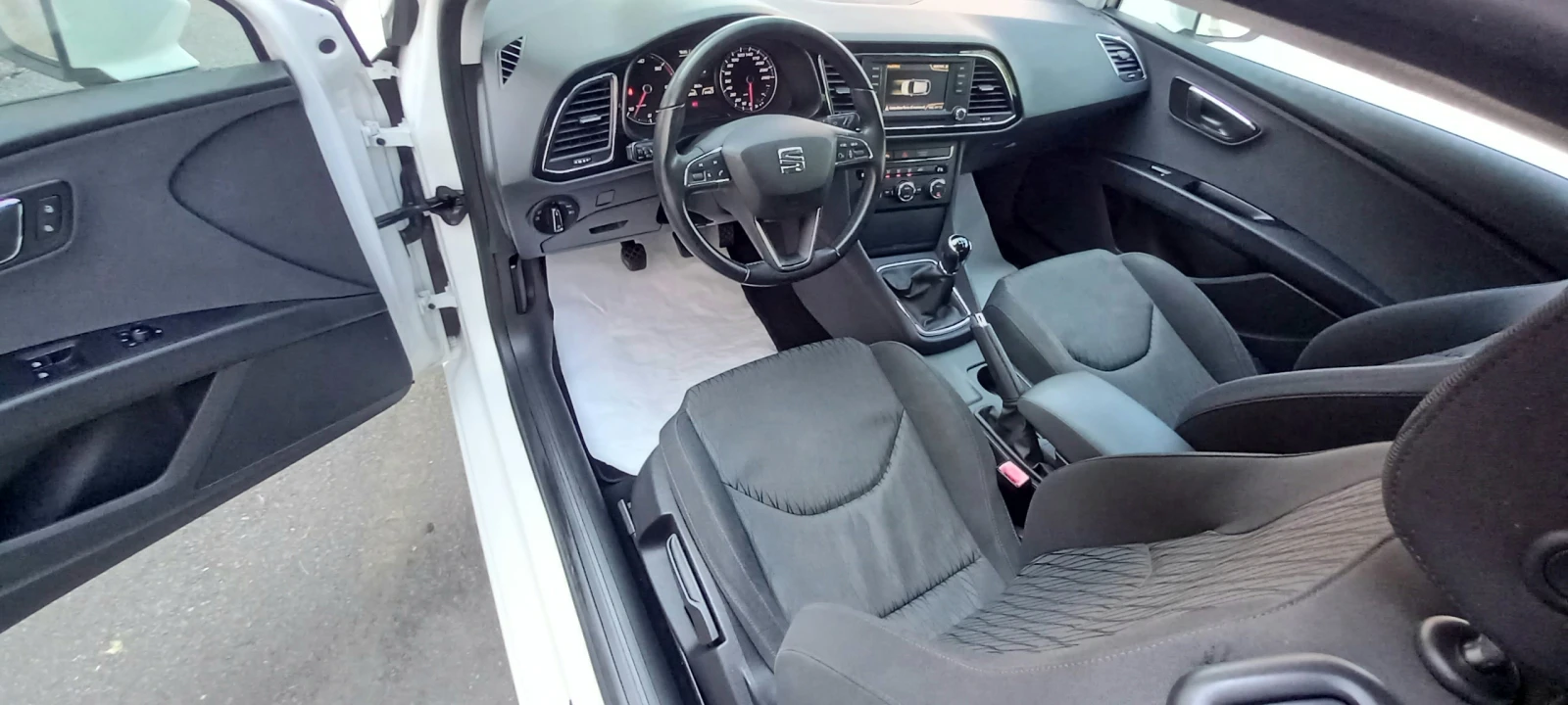Seat Leon 2.0TDi FR SPORT ИЗКЛЮЧИТЕЛН СЕРВ КНИЖК ОБСЛУЖН НОВ - изображение 7