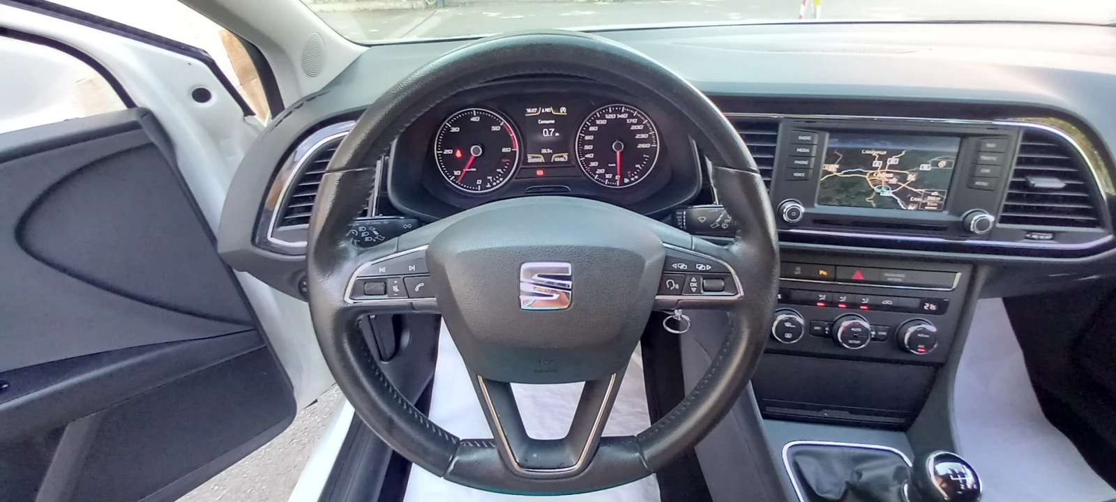 Seat Leon 2.0TDi FR SPORT ИЗКЛЮЧИТЕЛН СЕРВ КНИЖК ОБСЛУЖН НОВ - изображение 9