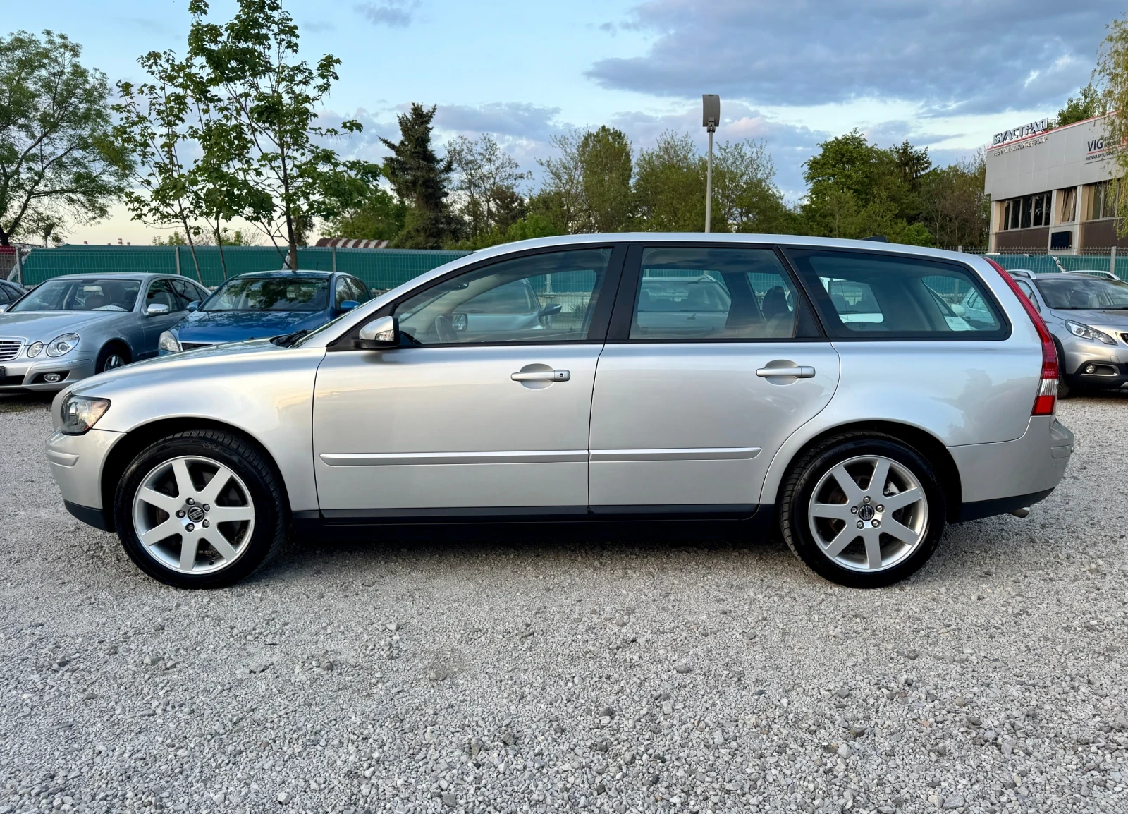 Volvo V50 2.5T T5 AWD - изображение 2