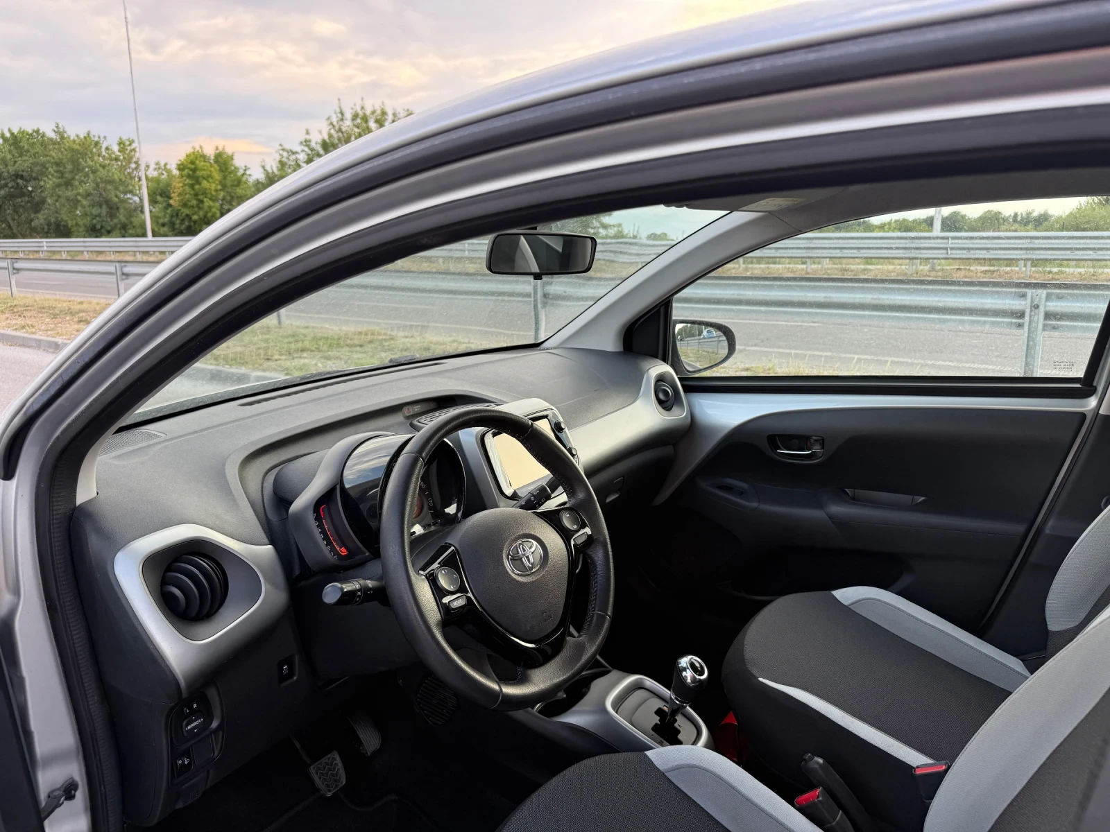 Toyota Aygo 1.0VVT-I* АВТОМАТИК* LED* NAVI* БЕЗУПРЕЧНА* EURO6B - изображение 7