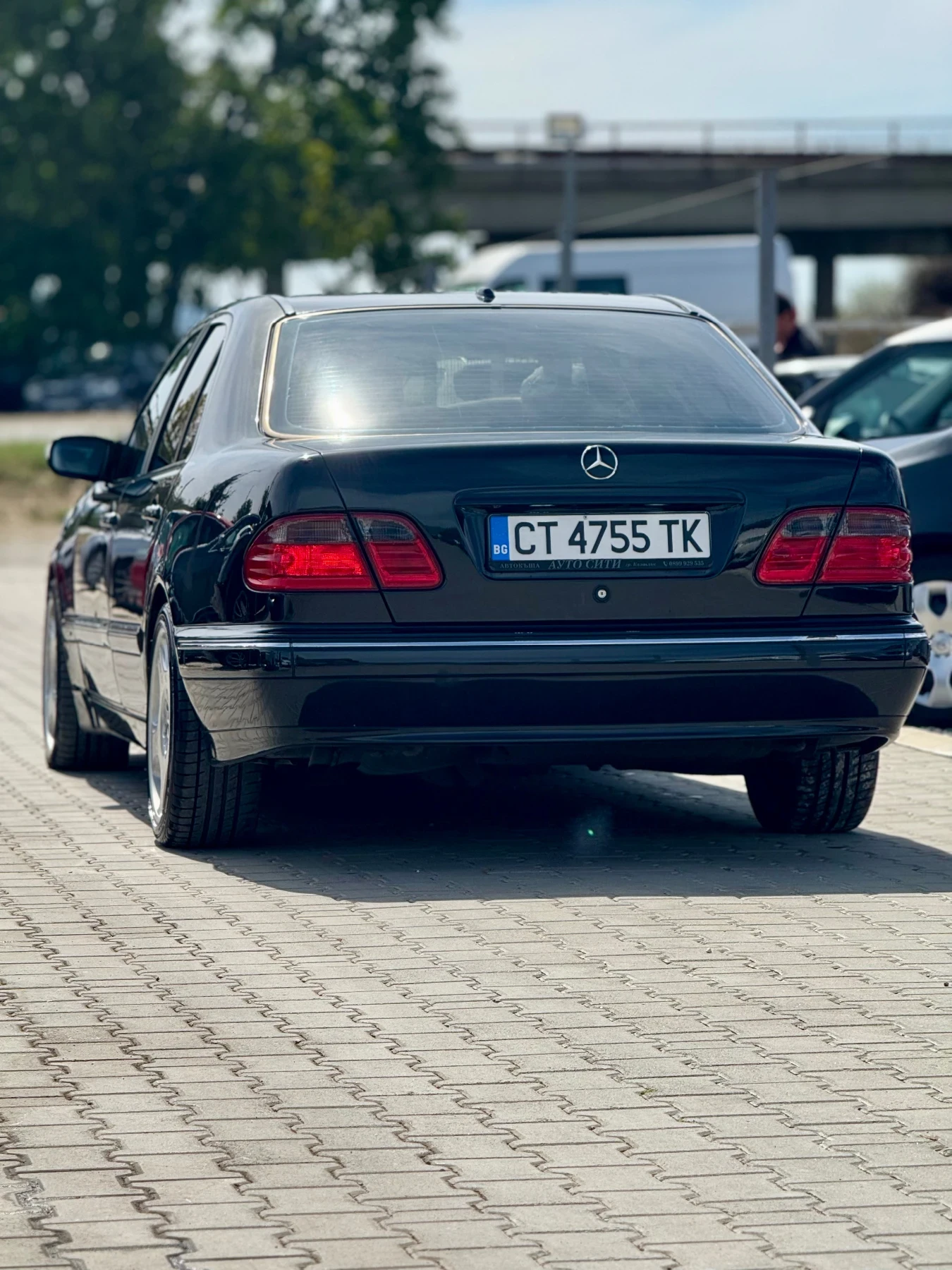 Mercedes-Benz E 320 Обслужен* 3.2* Нови гуми* Топ Състояние* Клима*  - изображение 9
