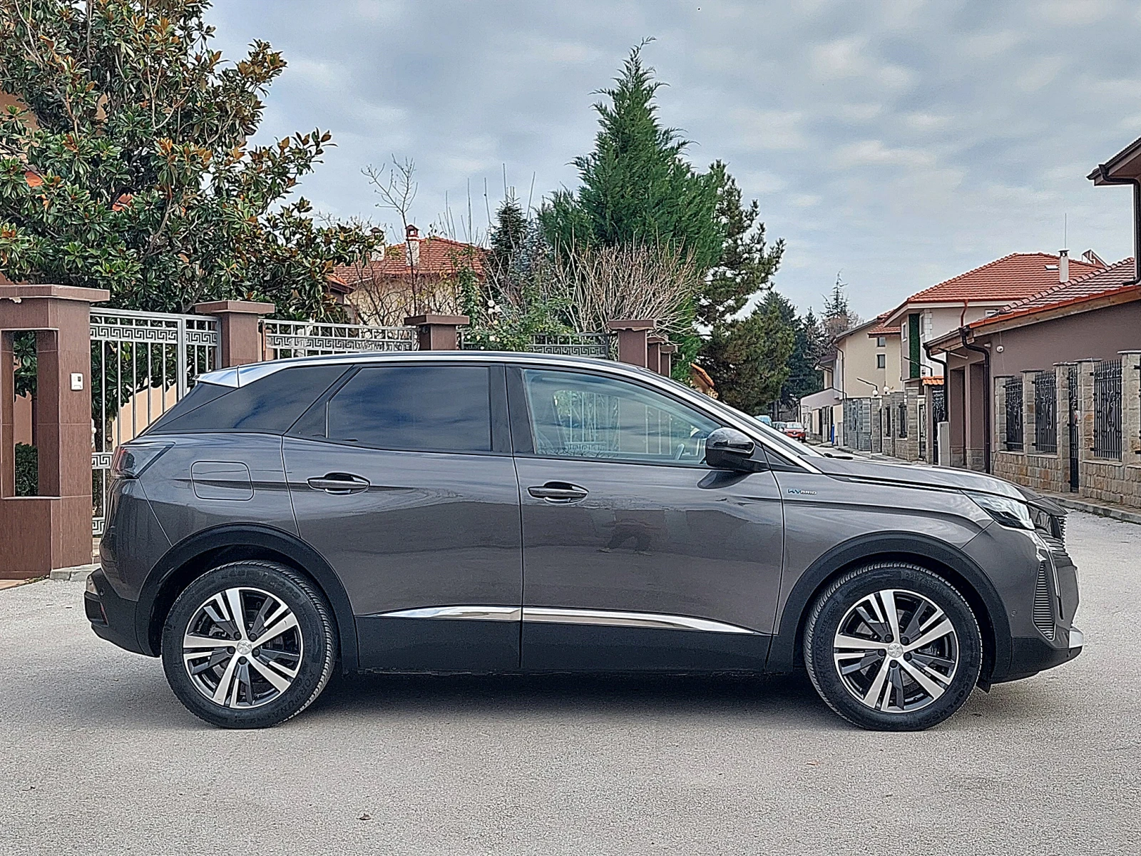 Peugeot 3008 New Line GT 1.6 Plug-in HYBRID e-EAT8 - изображение 6