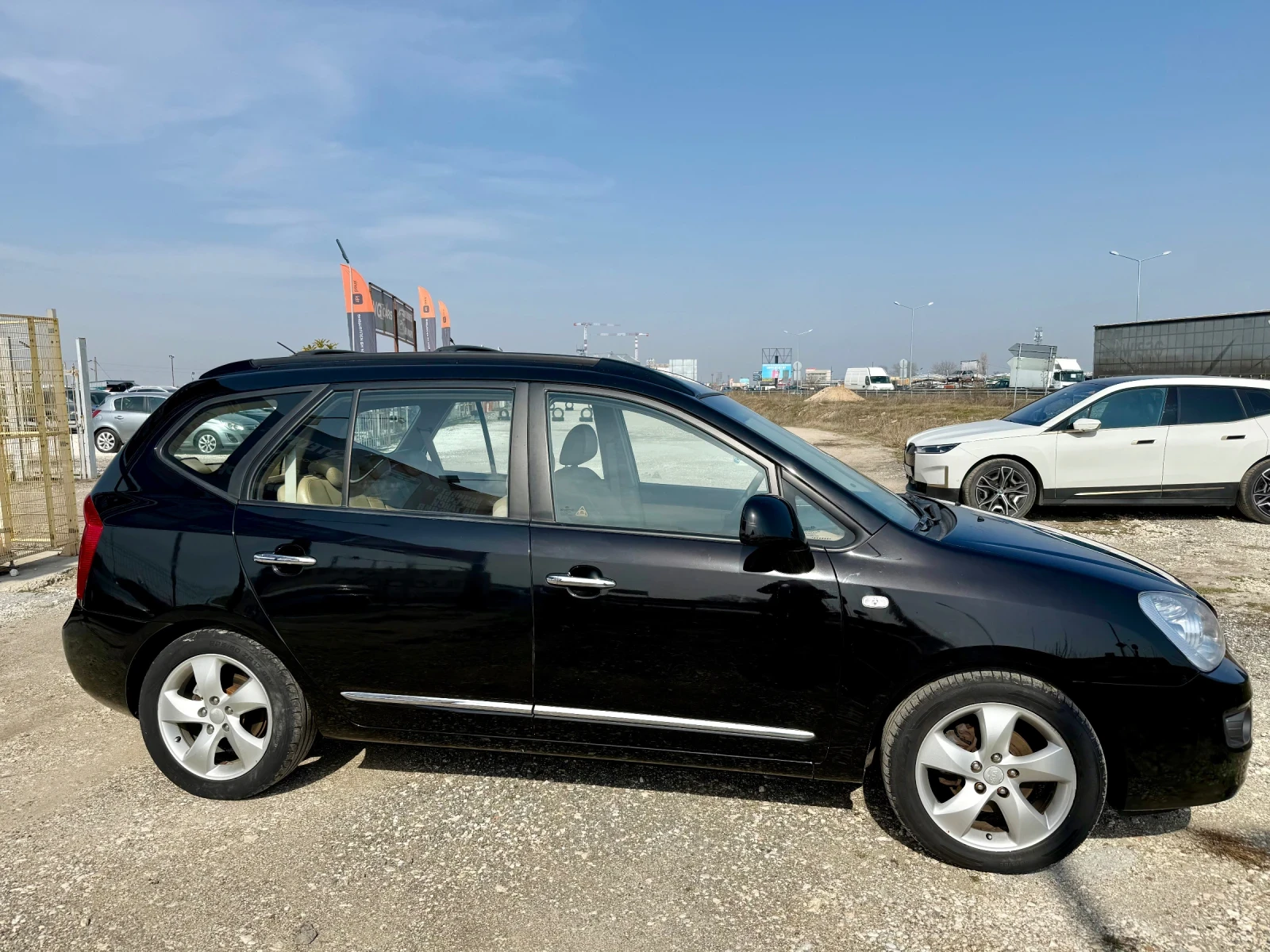 Kia Carens 2.0CRDI, снимка 8 - Автомобили и джипове - 53732026