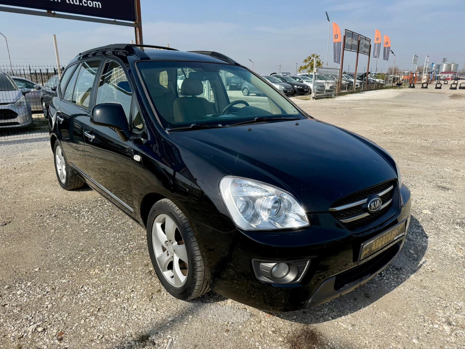 Kia Carens 2.0CRDI, снимка 3 - Автомобили и джипове - 53732026