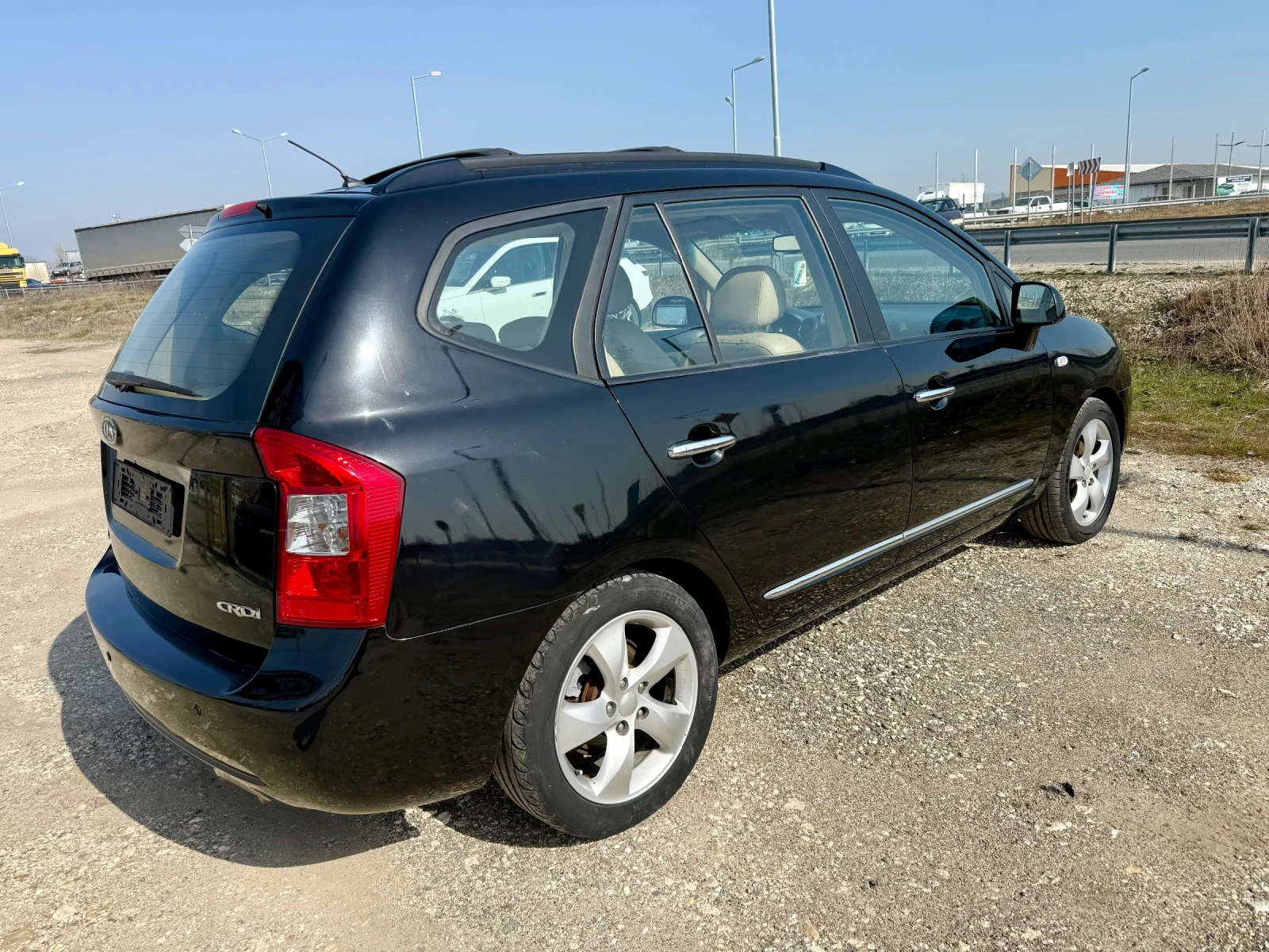 Kia Carens 2.0CRDI, снимка 6 - Автомобили и джипове - 53732026