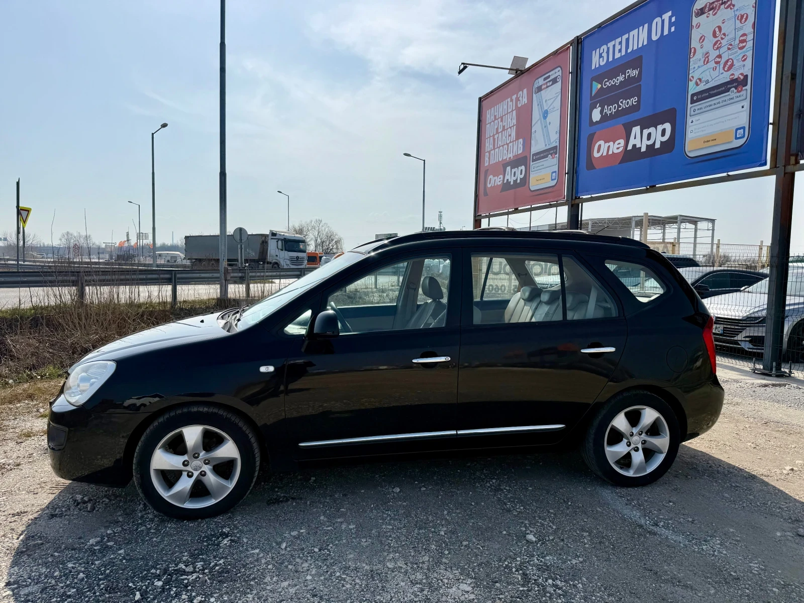 Kia Carens 2.0CRDI, снимка 7 - Автомобили и джипове - 53732026