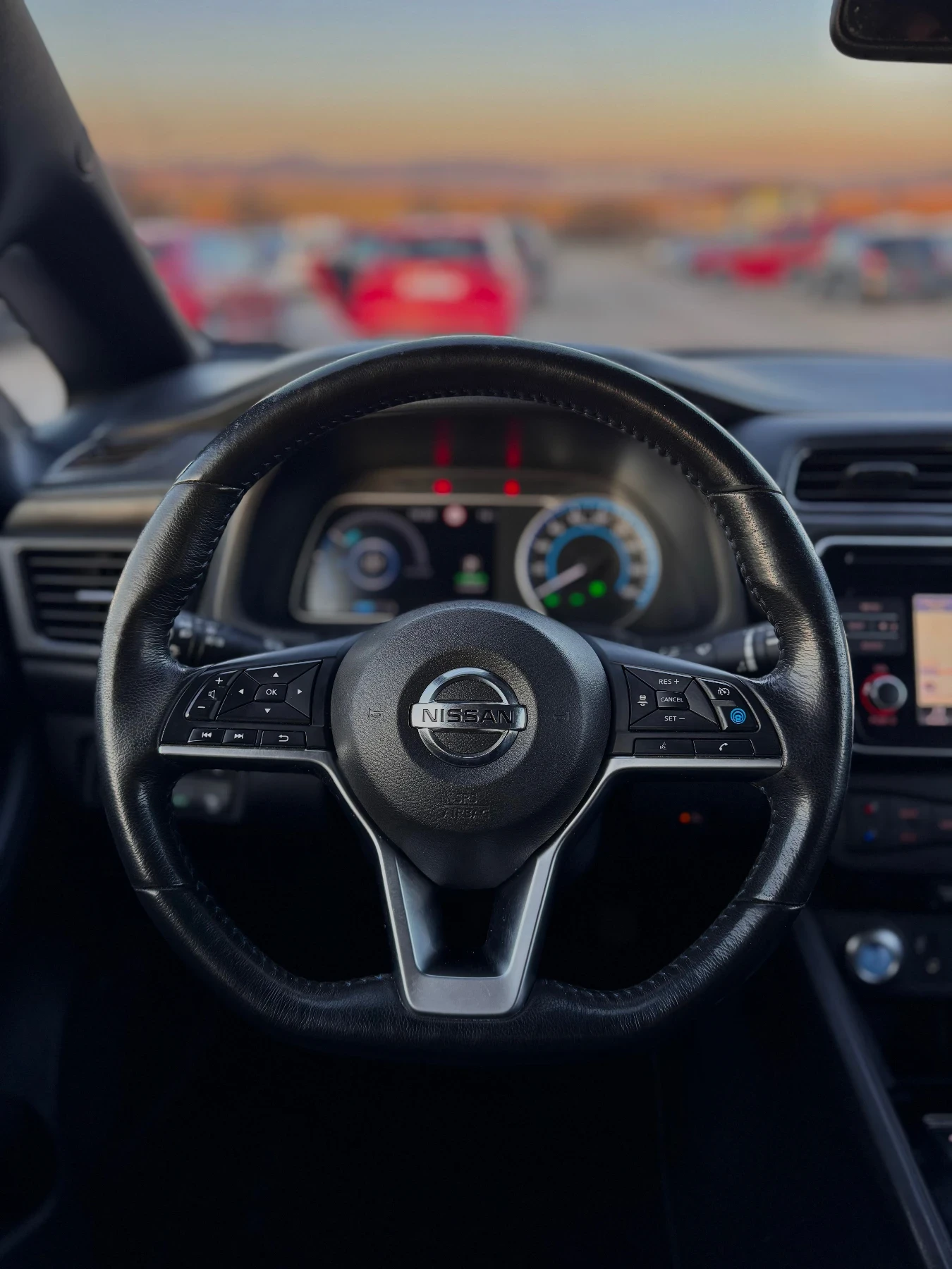 Nissan Leaf  Пълна сервизна история/фул екстра, снимка 9 - Автомобили и джипове - 53819153