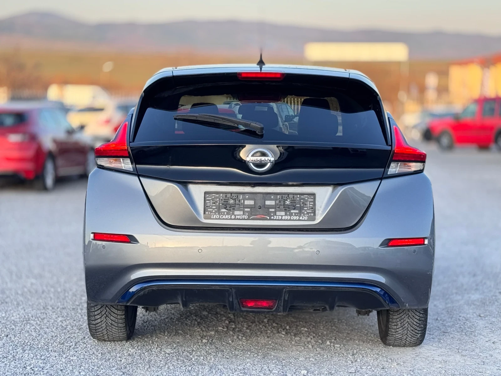 Nissan Leaf  Пълна сервизна история/фул екстра, снимка 5 - Автомобили и джипове - 53819153