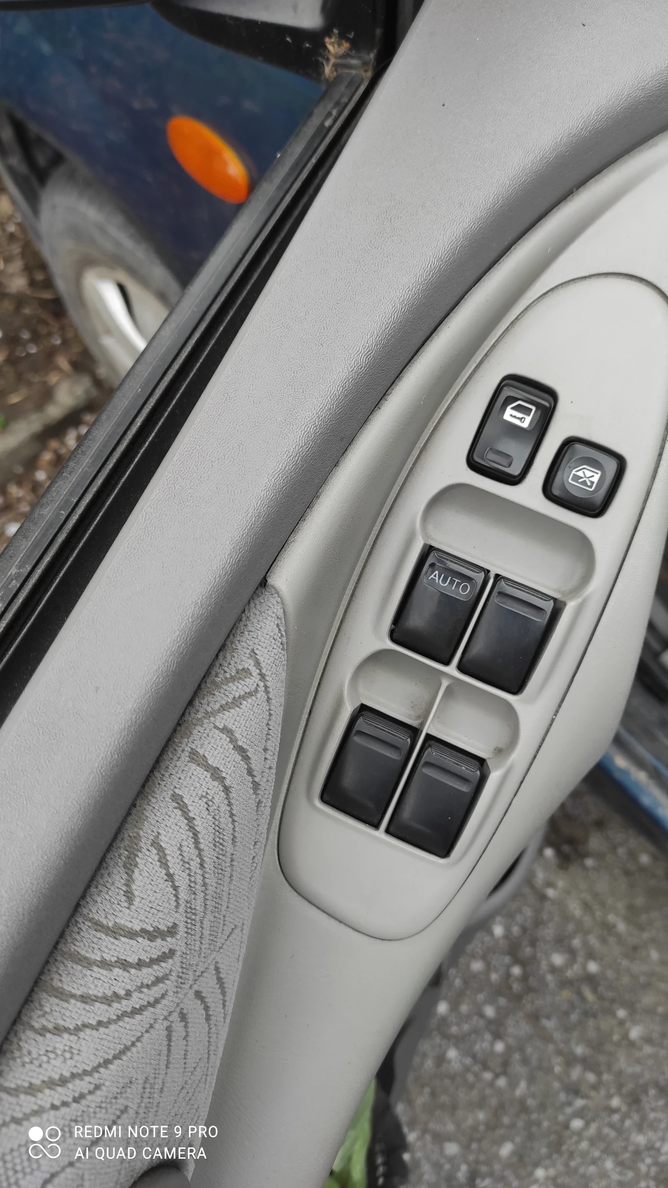 Nissan Almera tino, снимка 4 - Автомобили и джипове - 54007387