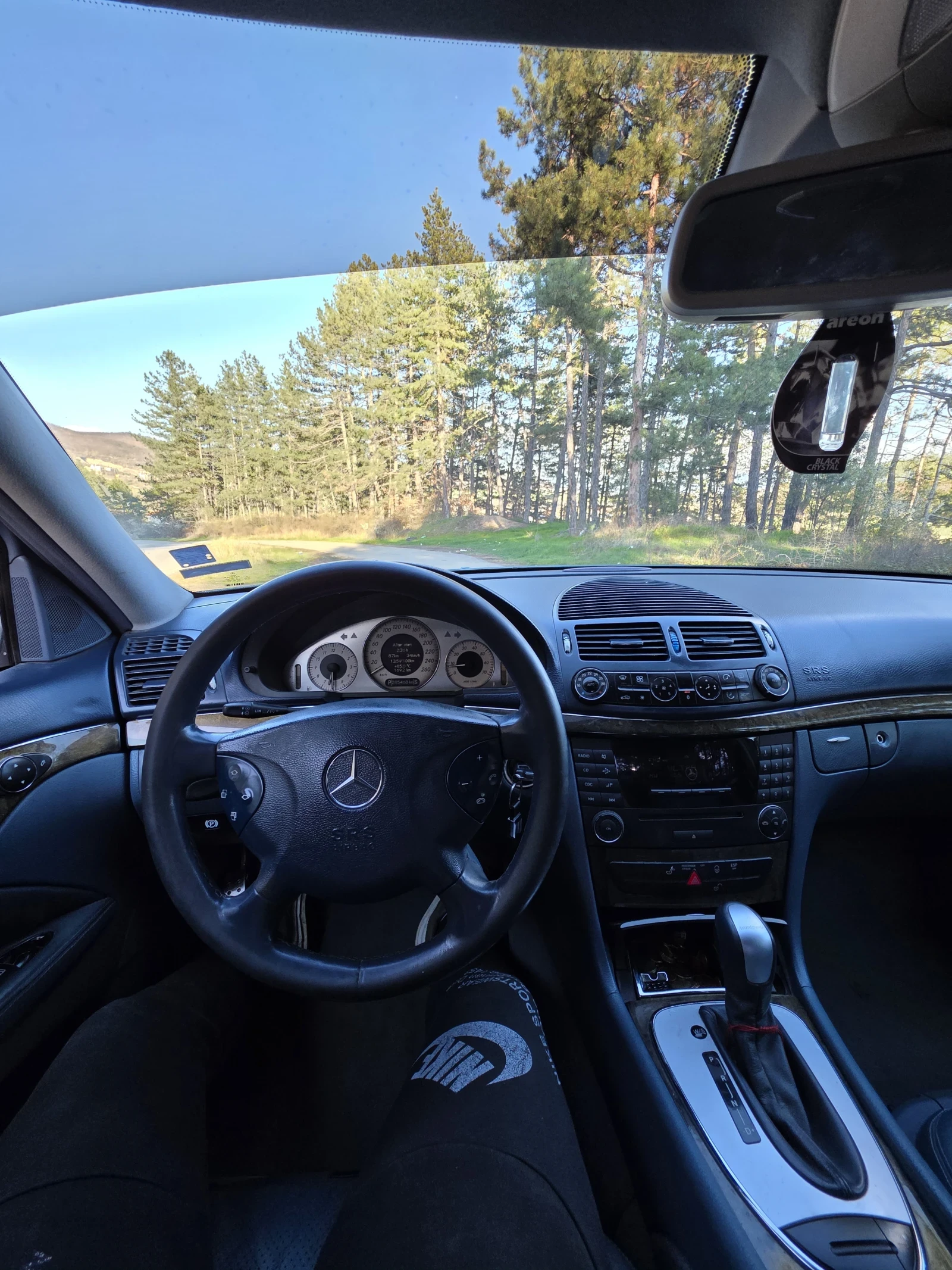 Mercedes-Benz E 240, снимка 7 - Автомобили и джипове - 54100577