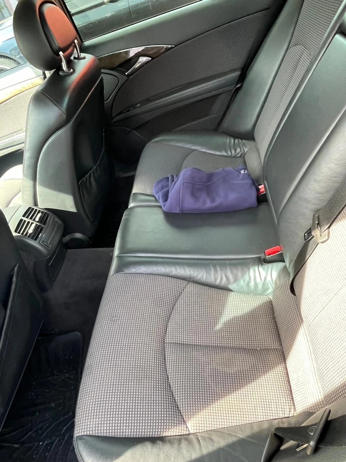 Mercedes-Benz E 220, снимка 5 - Автомобили и джипове - 54202169