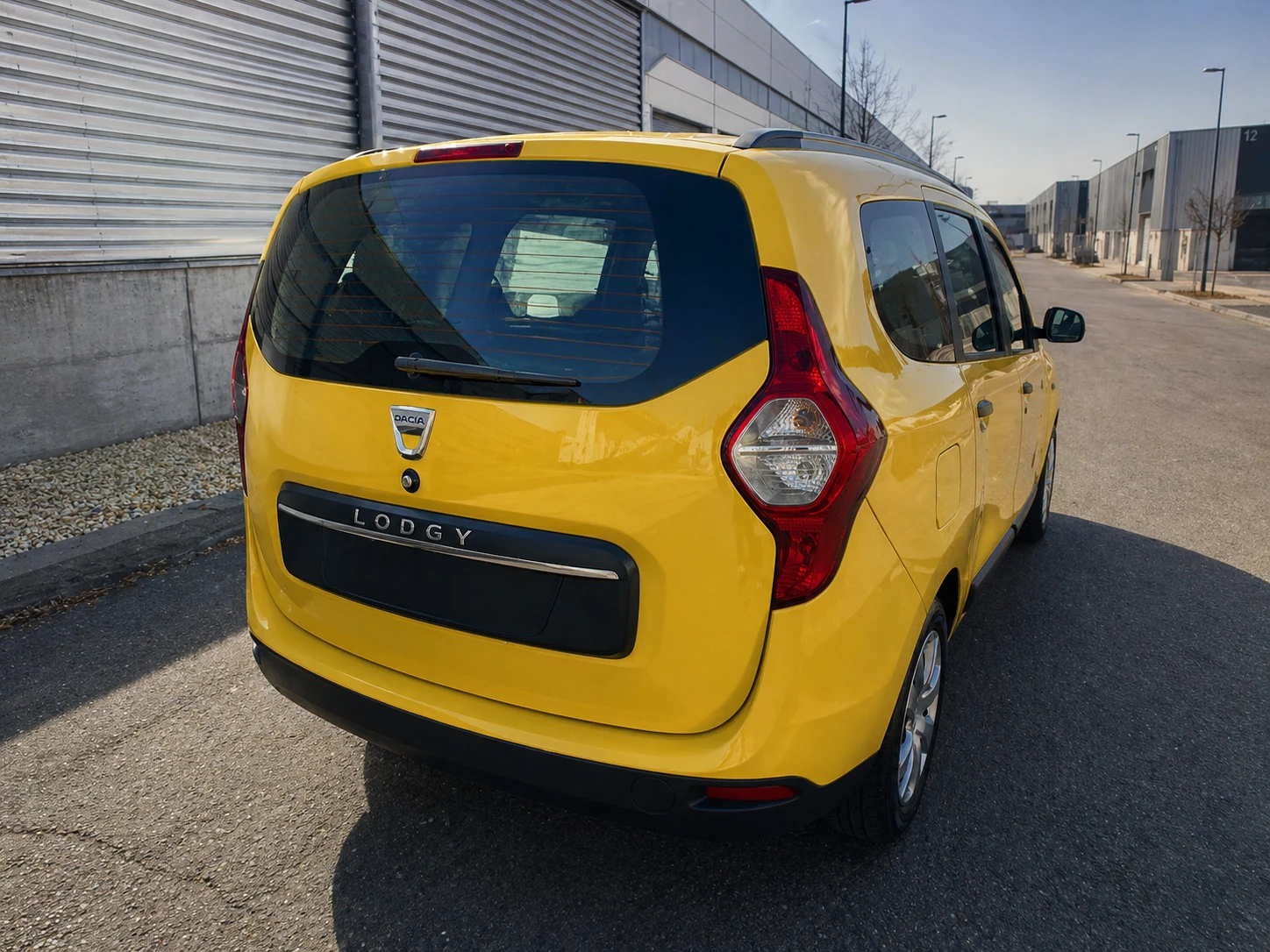 Dacia Lodgy 1.6 LPG, снимка 3 - Автомобили и джипове - 54323511