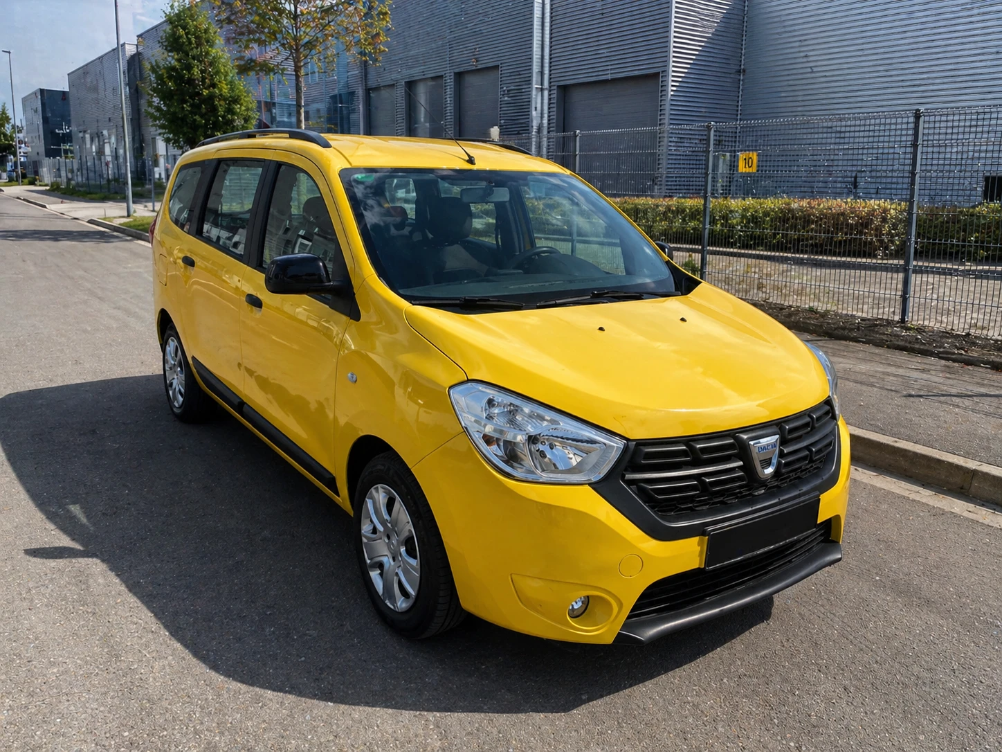 Dacia Lodgy 1.6 LPG, снимка 2 - Автомобили и джипове - 54323511