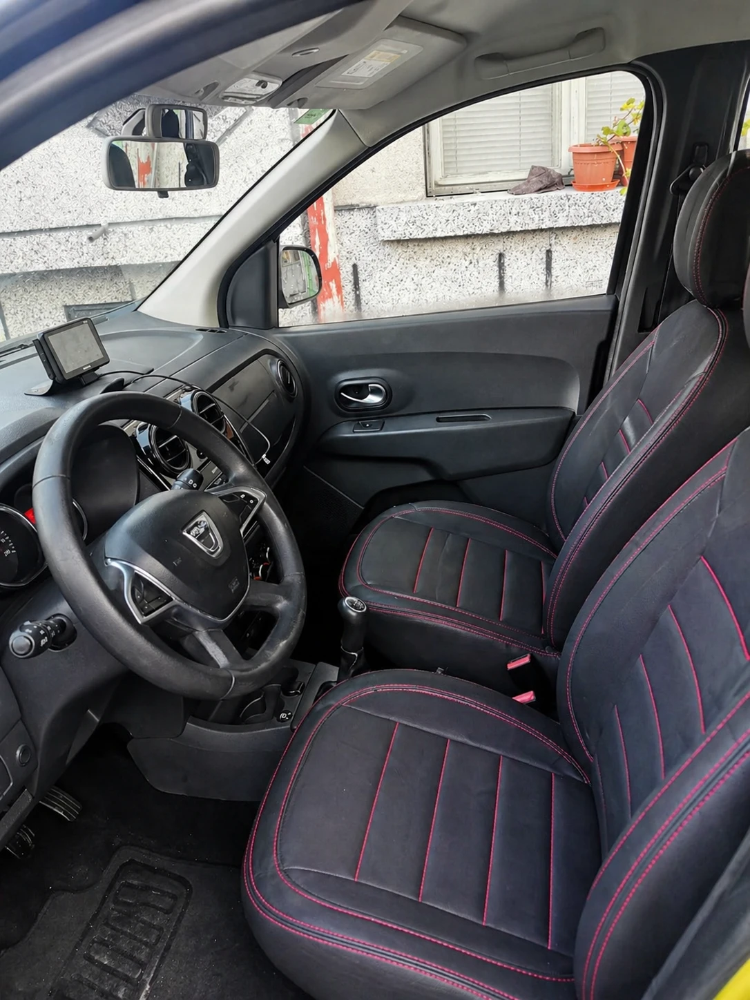 Dacia Lodgy 1.6 LPG, снимка 6 - Автомобили и джипове - 54323511