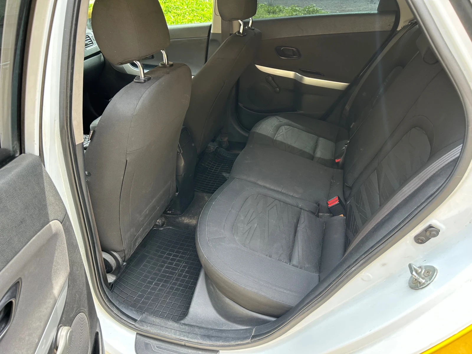 Kia Ceed 1.6 crdi, снимка 10 - Автомобили и джипове - 54763066