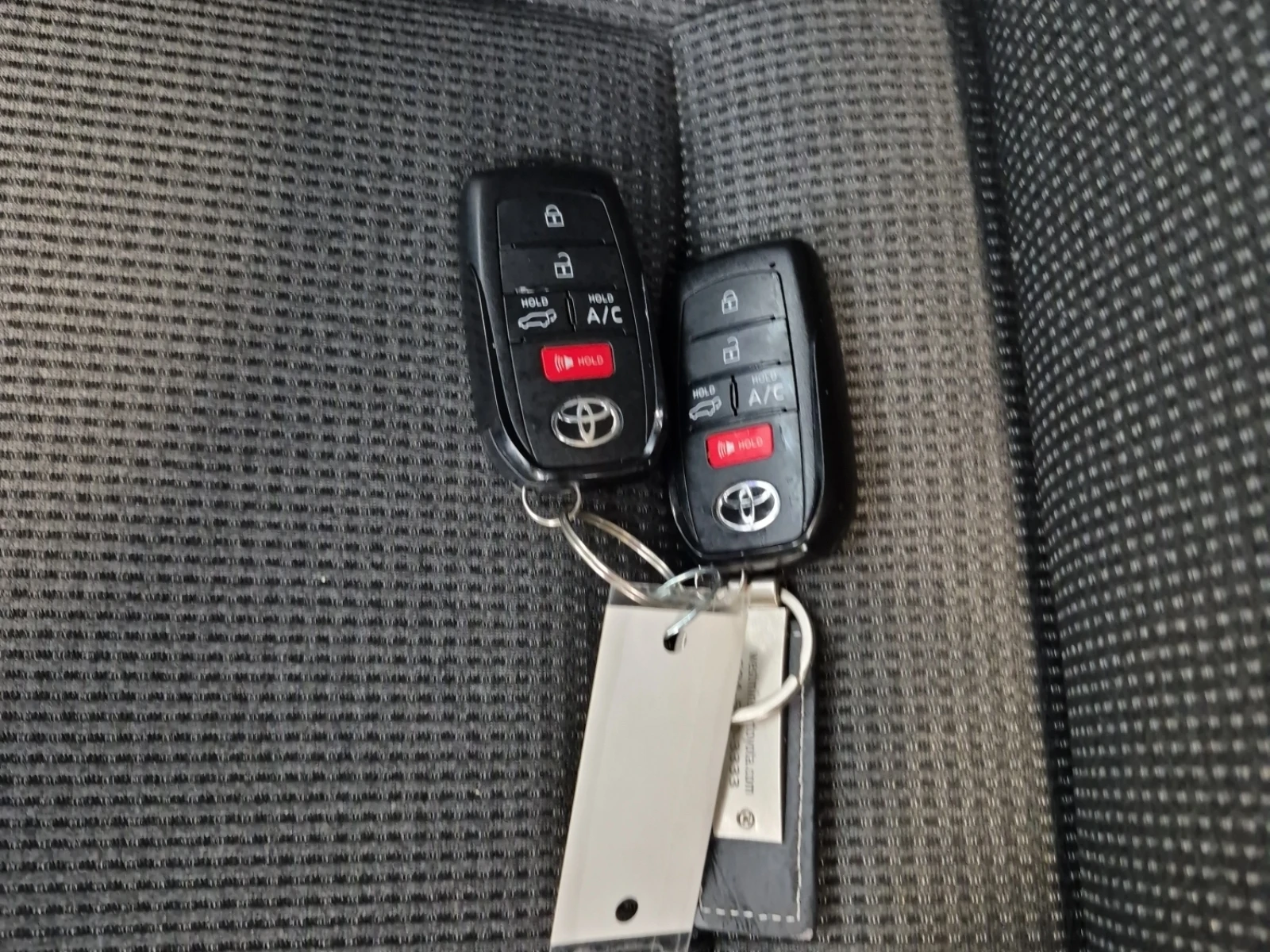 Toyota bZ4X LE, снимка 12 - Автомобили и джипове - 54934619