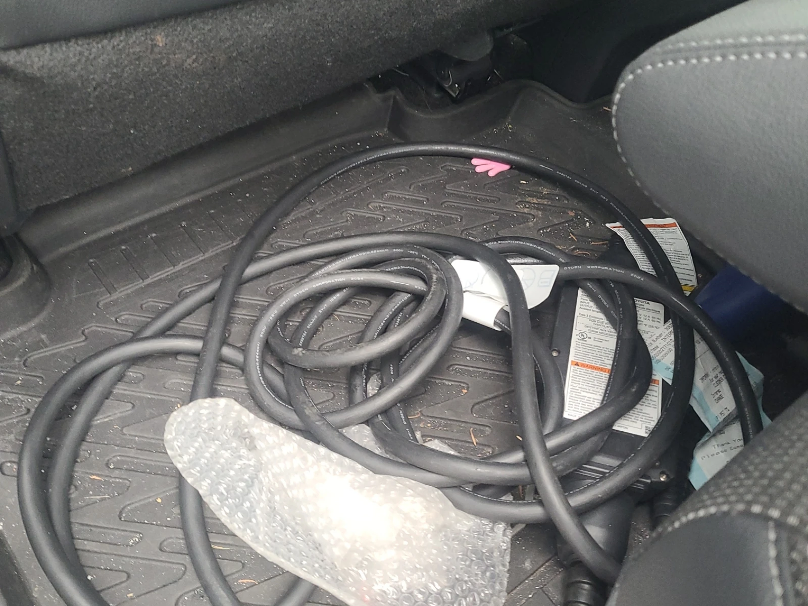 Toyota bZ4X LE, снимка 16 - Автомобили и джипове - 54934619