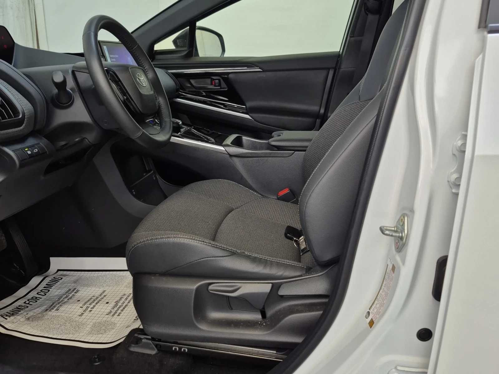 Toyota bZ4X LE, снимка 6 - Автомобили и джипове - 54934619