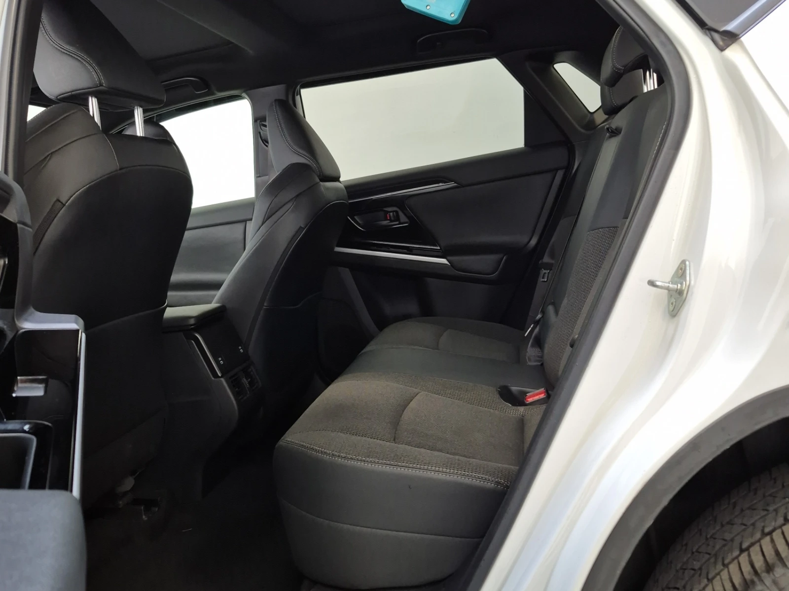 Toyota bZ4X LE, снимка 14 - Автомобили и джипове - 54934619