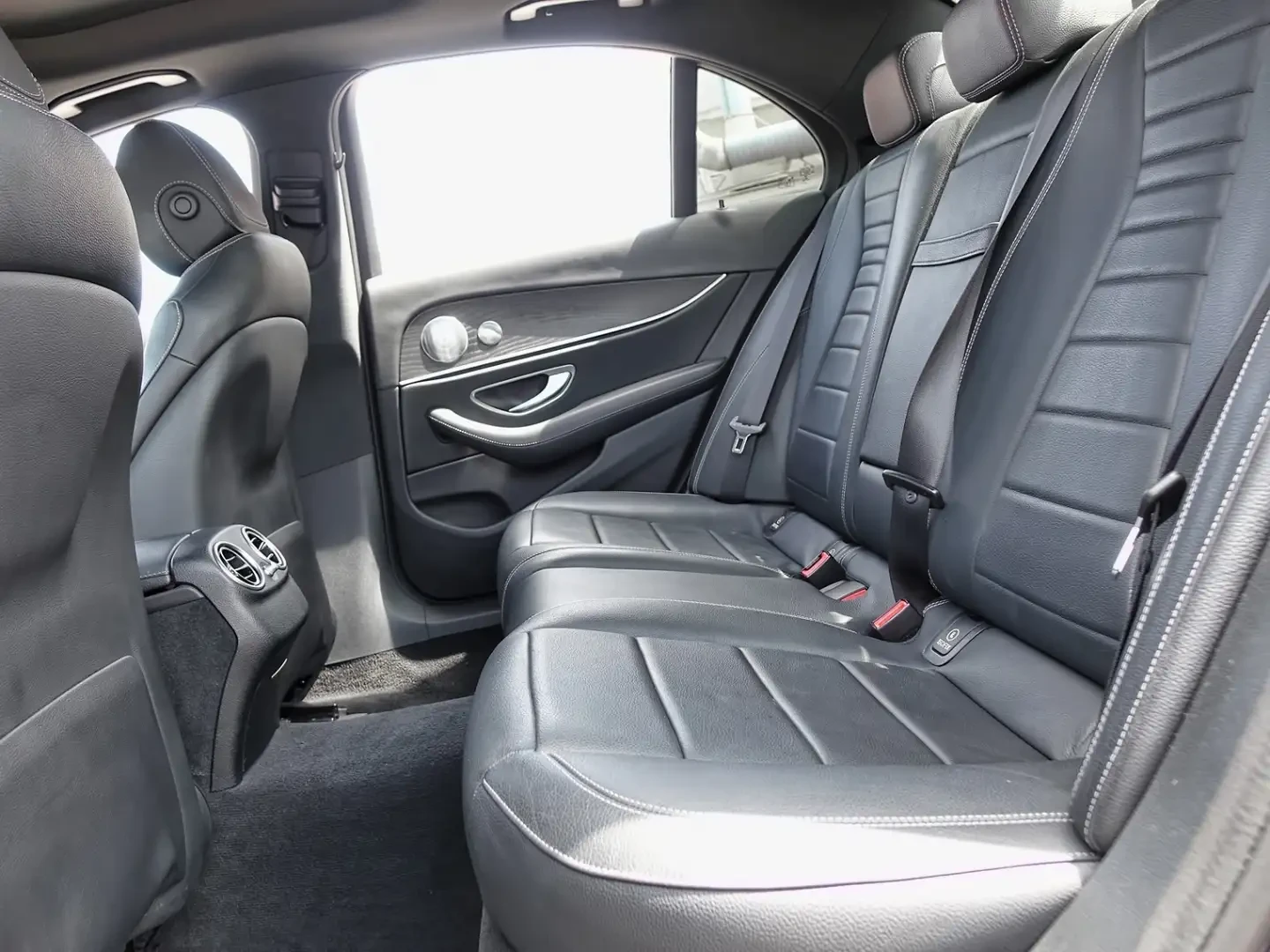Mercedes-Benz E 400 4MATIC * CARFAX * ФИКСИРАНА ЦЕНА ДО БГ * , снимка 8 - Автомобили и джипове - 55207703