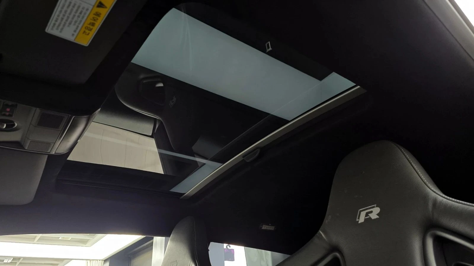 VW Scirocco, снимка 15 - Автомобили и джипове - 56706435