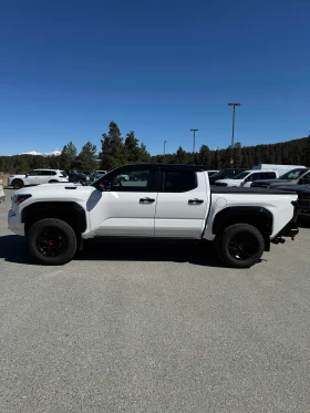 Toyota Tacoma 4WD TRD Sport Hybrid Double Cab 5' Bed AT - 55000 € / 107570.65 лв. - 30262615 3