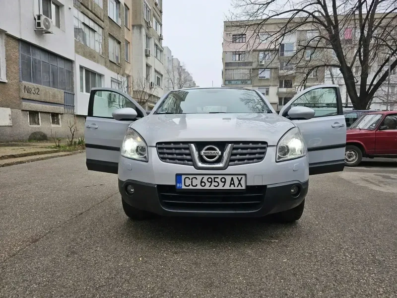 Nissan Qashqai 2.0, снимка 1 - Автомобили и джипове - 49018541