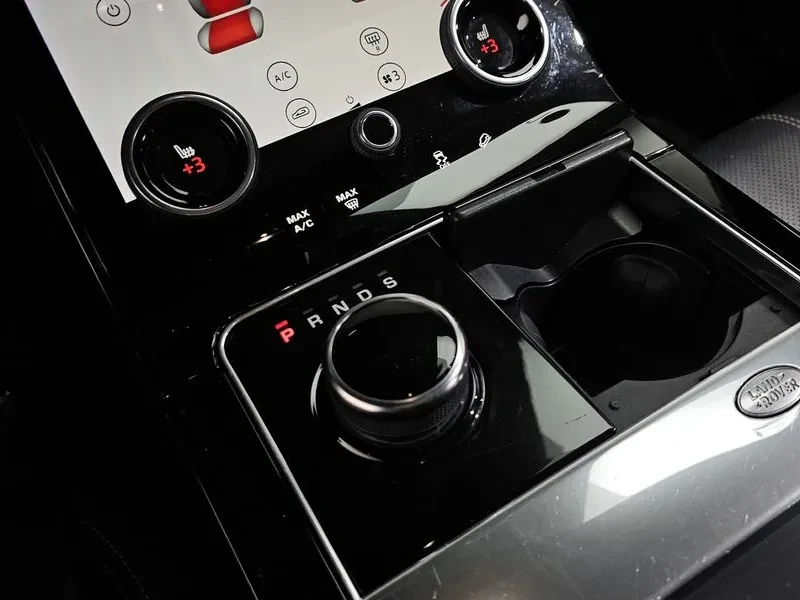 Land Rover Range Rover Velar, снимка 9 - Автомобили и джипове - 54515150