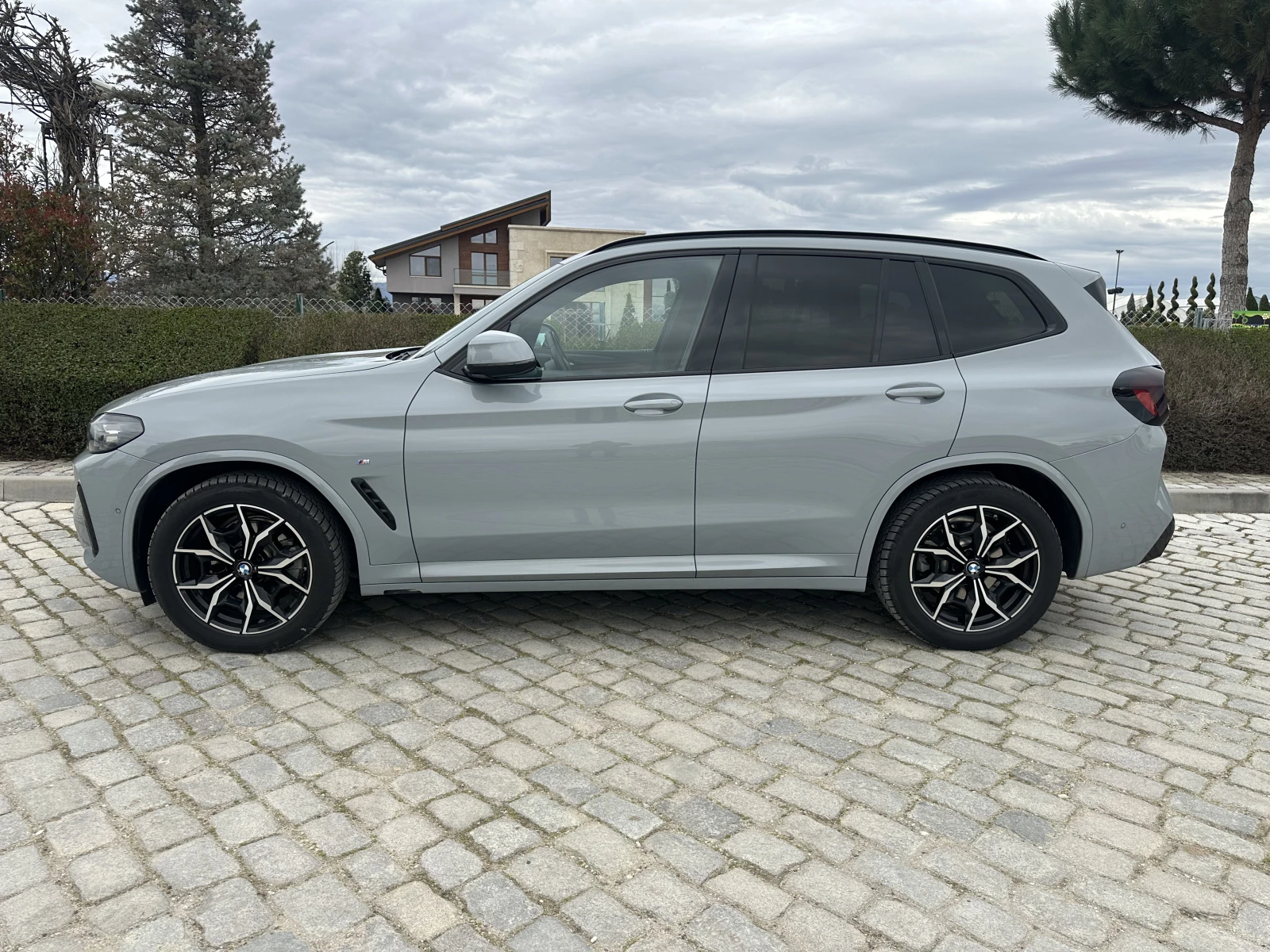 BMW X3 M-SPORT* xDrive* HEAD-UP* CAMERA* KEYLESS* ГАРАНЦИ, снимка 2 - Автомобили и джипове - 54072849