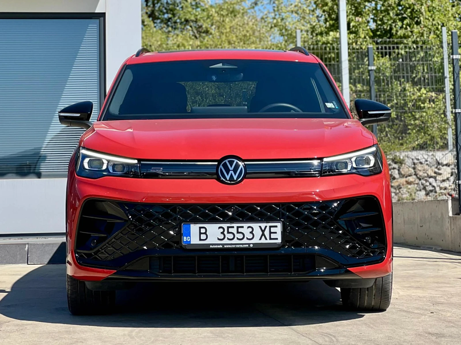 VW Tiguan, снимка 2 - Автомобили и джипове - 54090981