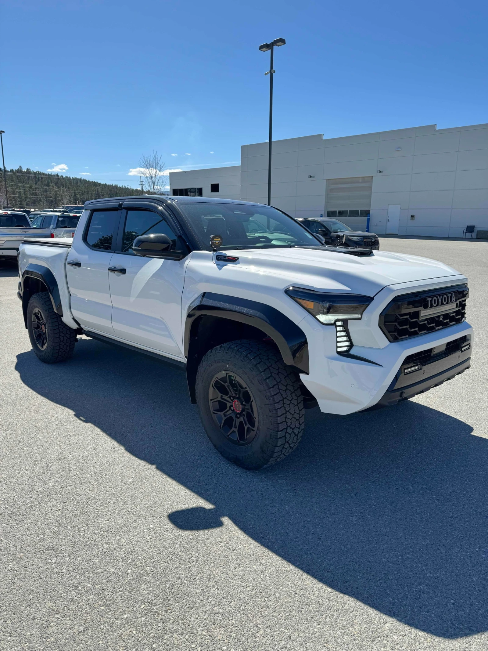 Toyota Tacoma 4WD TRD Sport Hybrid Double Cab 5' Bed AT | Auto.bg — изображение 1