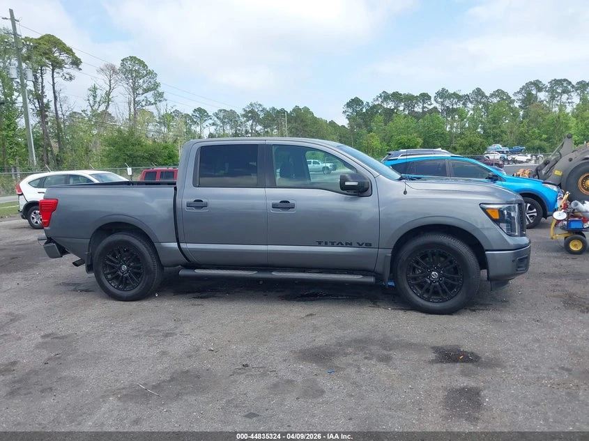 Nissan Titan crew cab 5.6l Titan Sv, снимка 13 - Автомобили и джипове - 54360857